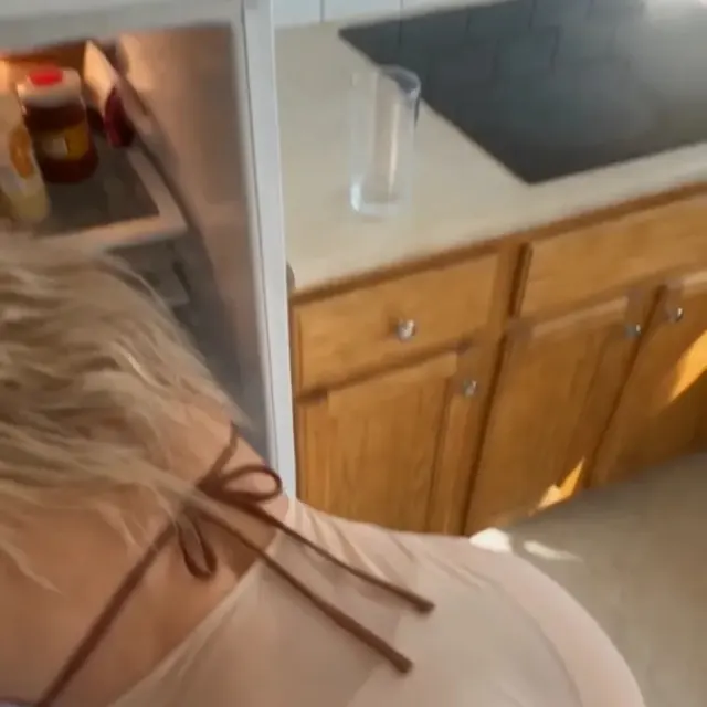 Still from episode 1 of My Bachelor Gift Was My Fiancée's Mom